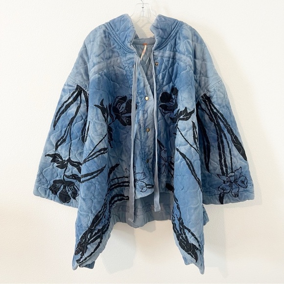 NWT Free People Annie Quilted Sweatshirt Jacket Floral Screen Print Denim Medium - Picture 2 of 9